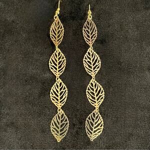 EUC - Filigree Leaf Earrings